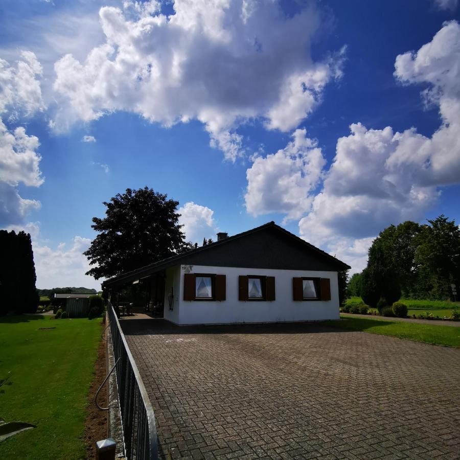 Bb19 Eifel-Ferienhaus Am Moseltal Mit Saunahaus Beuren  Екстер'єр фото